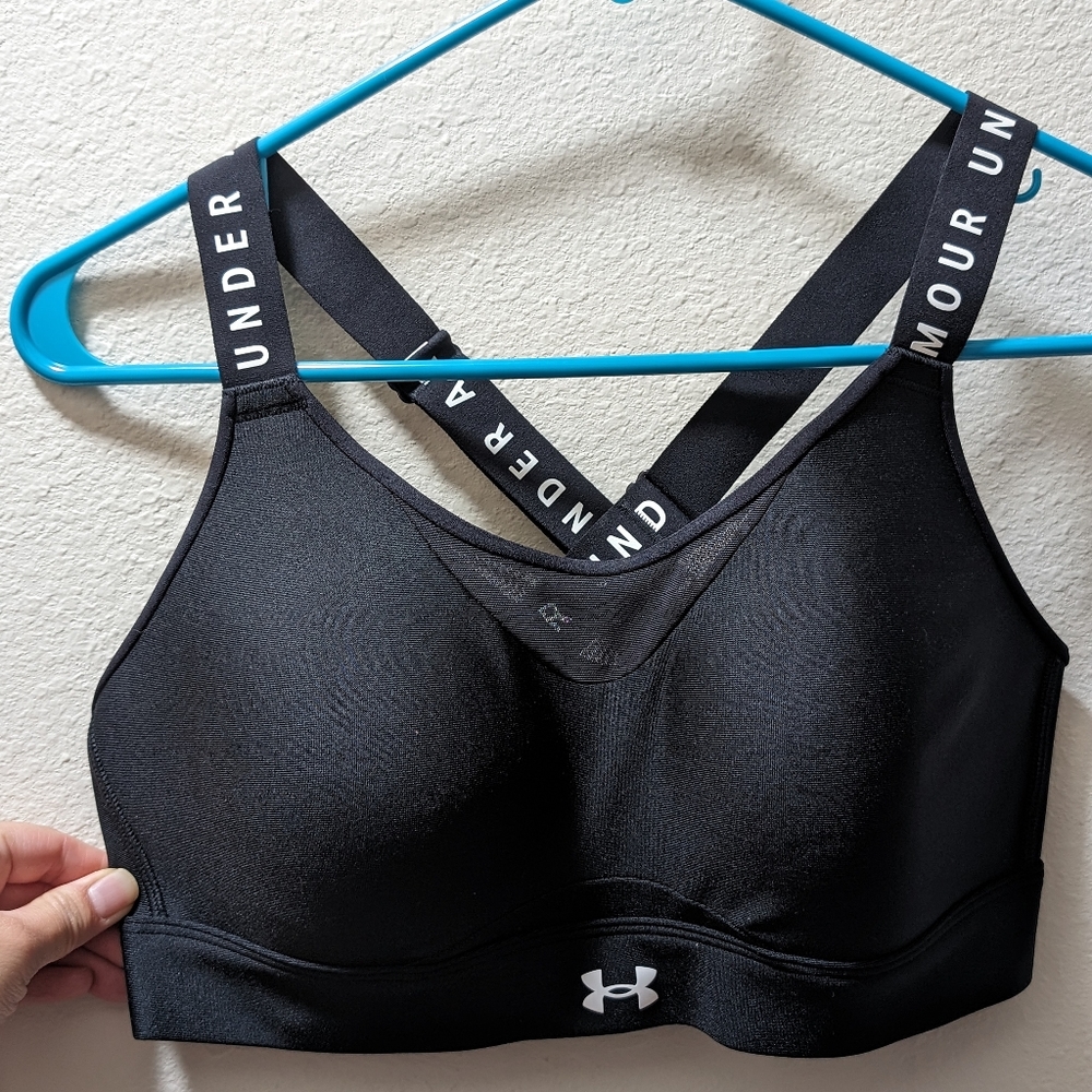 NWOT Under armour sports bra, size M, black